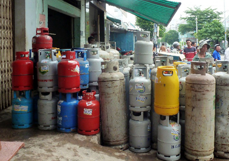 Cháy cửa hàng gas, người dân bỏ chạy ảnh 1